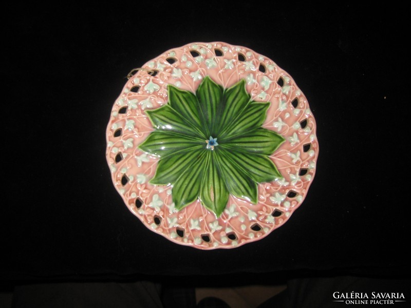 Willeroy-boch-metchlachi, openwork faience wall plate 17 cm, pink, in good condition