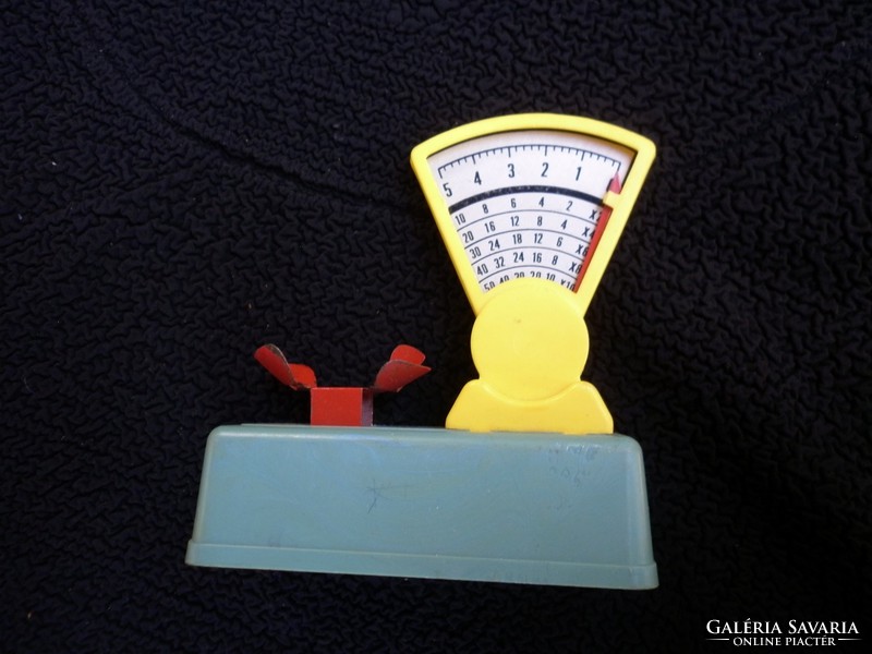 Retro dollhouse kitchen scale