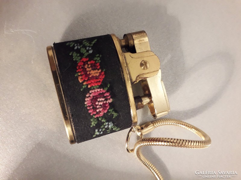 Plus gift cigarette holder marked! Three-piece tapestry wallet lighter cigarette holder golden seal