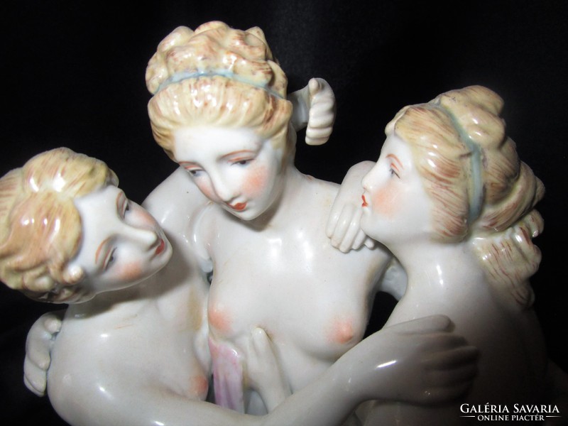 Three porcelain statues marked with goddesses of grace, beauty, eroticism and fertility are the harmony of nature