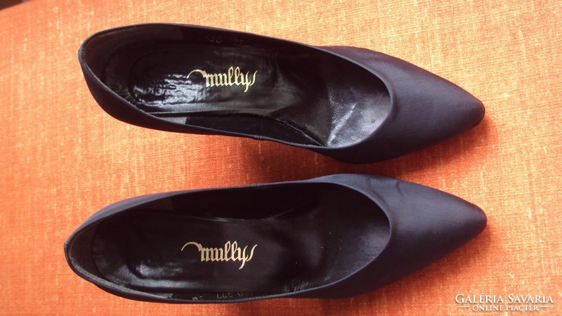 Black silk material, high-heeled casual nail shoes, size 38--mully brand.