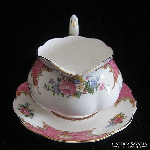 Rare! Royal albert lady carlyle with huge sauce spout with 0.6 L bottom.