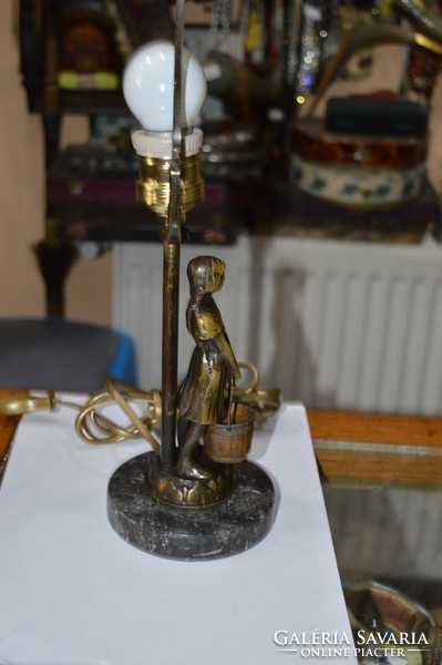 Régi felújított figurális asztali lámpa