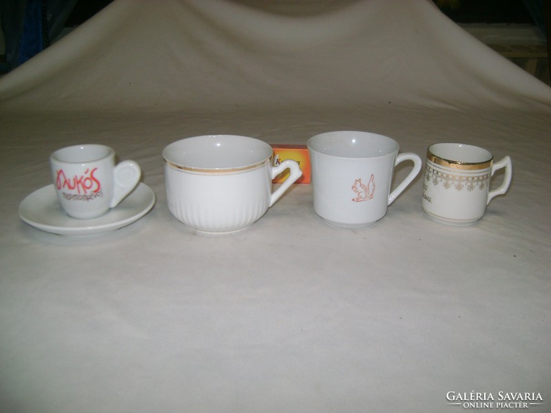 Négy darab régi porcelán csésze gyűjtőknek