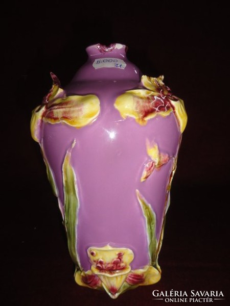 Vase of majolica. Purple / yellow pattern. Numbered: 6241 fixed in several places. He has!