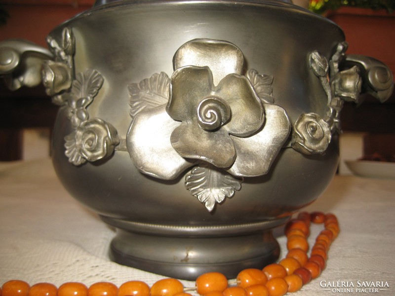 Covered, French pewter, decorative object, marked piece of art, in good condition, 23 x 23 cm