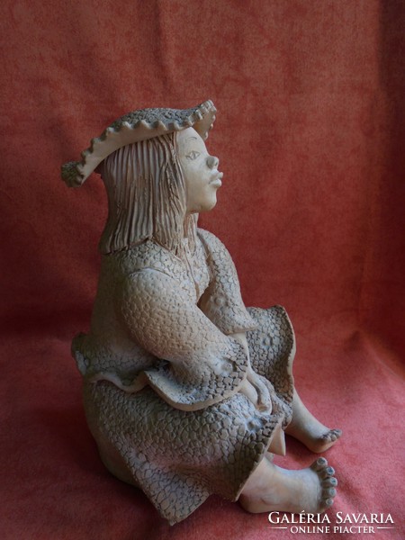 Illár Erzsébet terrakotta figura