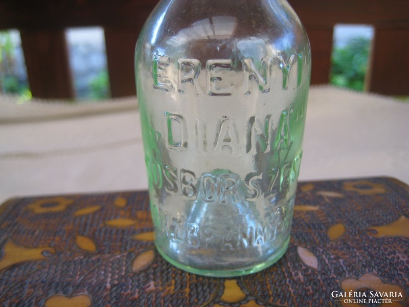 Dianás  üveg   , Erényi sósborszesz     4,5  x 13,5 cm