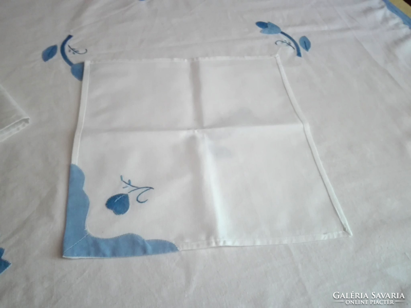 Tablecloth with 2 napkins