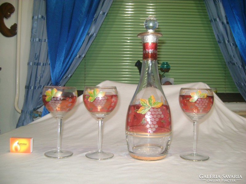 Retro, festett szőlő mintás boros, italos készlet három talpas pohárral