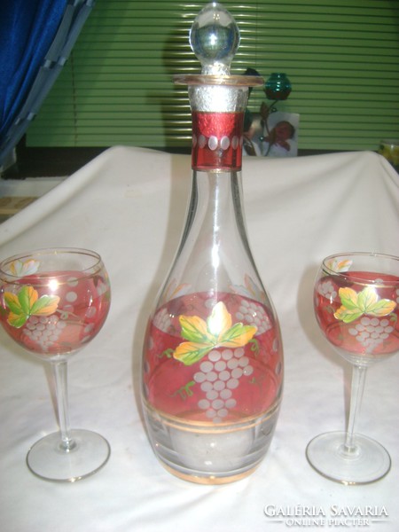 Retro, festett szőlő mintás boros, italos készlet három talpas pohárral