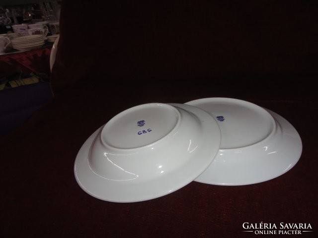Lowland porcelain deep plate with a pale purple pattern on the edge, microwaveable. He has!