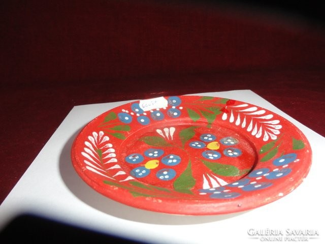 Hand-painted ceramic wall plate, diameter 13.5 cm. He has!