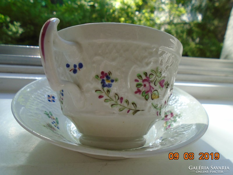 19 Sz with hand-painted london shape, crown embossed medallions, cup with saucer and bowl