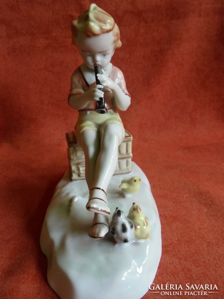 Metzler&Ortloff porcelán fuvolázó kisfiú figura csibékkel