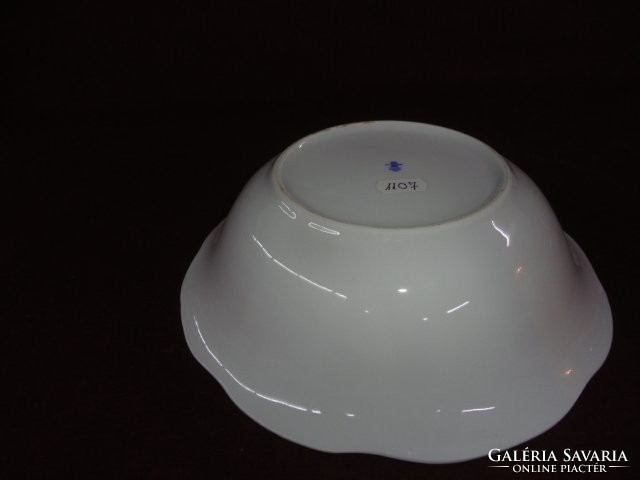 Zsolnay porcelain garnished bowl, diameter 24.5 cm. The relief is depressed. He has!