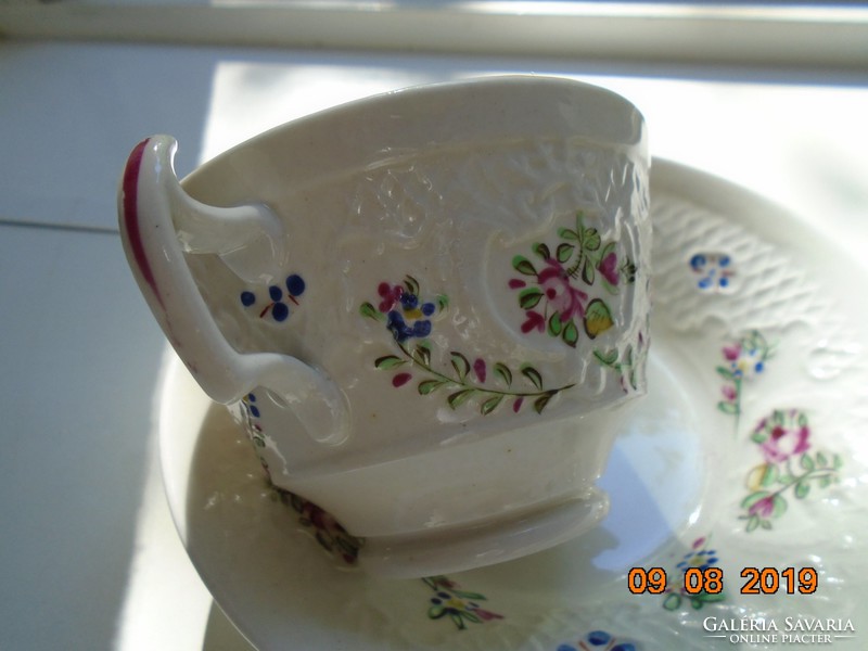 19 Sz with hand-painted london shape, crown embossed medallions, cup with saucer and bowl