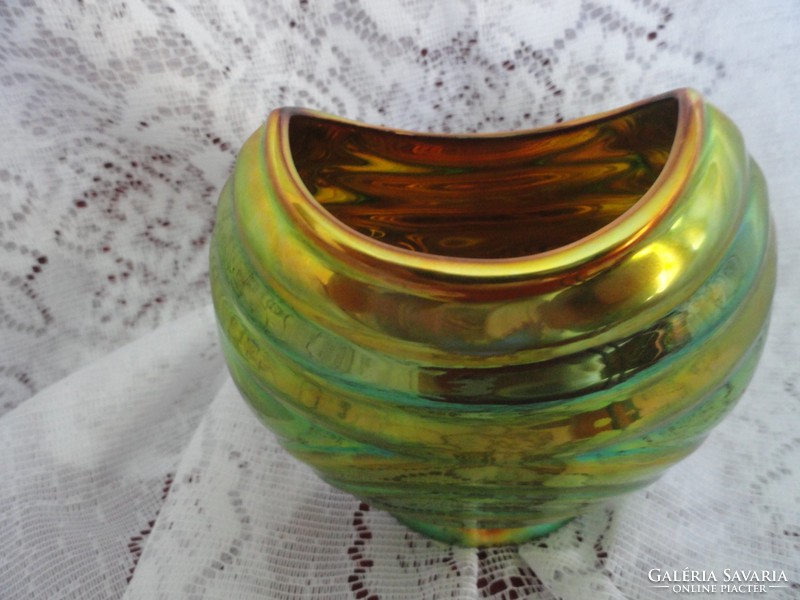 Zsolnay eozin mázas váza, arany/zöld a domináns szín, mérete 10 x 11 cm. Vanneki!