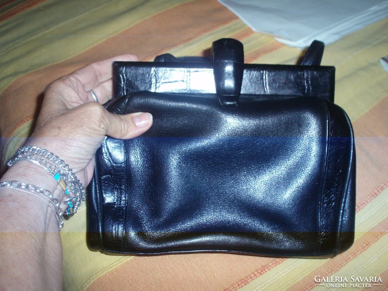 Vintage black leather shoulder bag