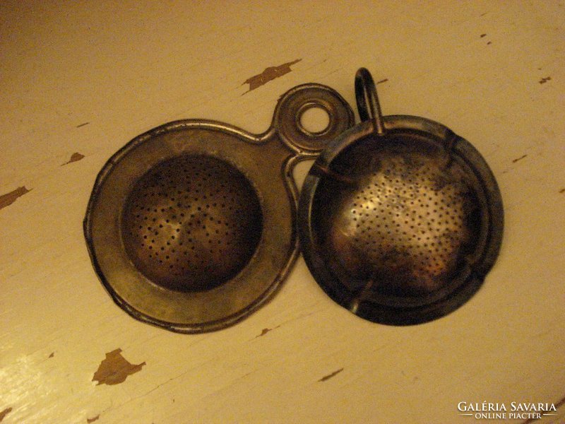 Antik teaszűrők