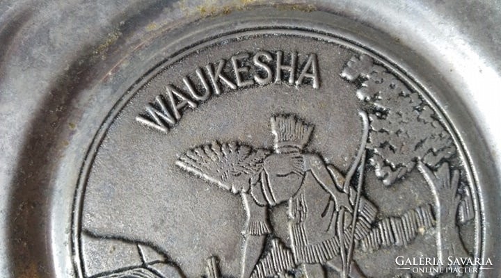 Waukesha Wisconsin Wilton Columbia PA USA kicsi armetale kézműves tál-tálka (Indián)