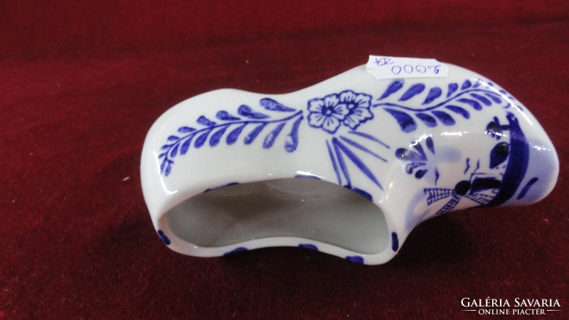 Dutch porcelain slippers with a cobalt blue pattern and a windmill. He has!