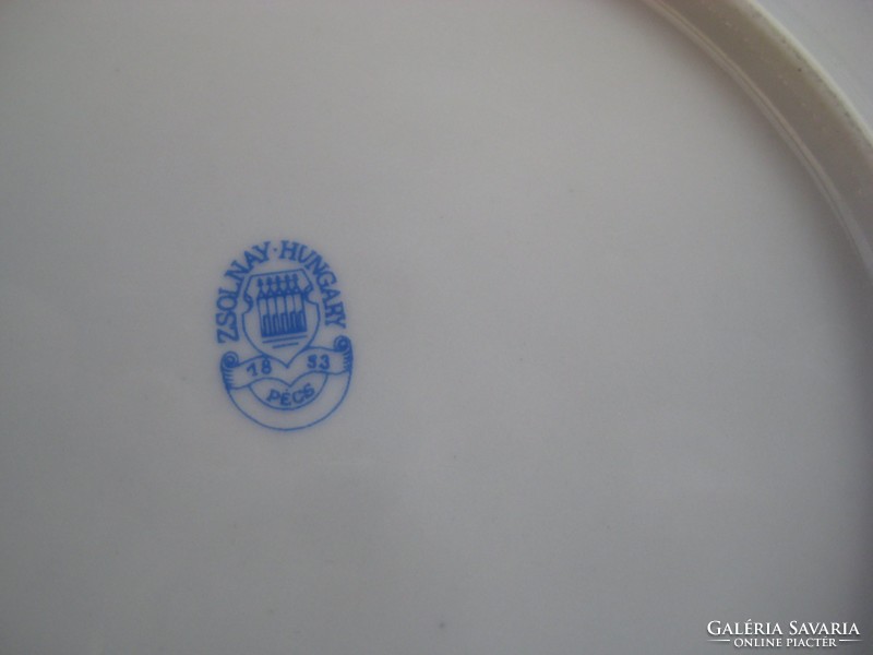 Pair of Zsolnay memorial plates, 16.6 cm,