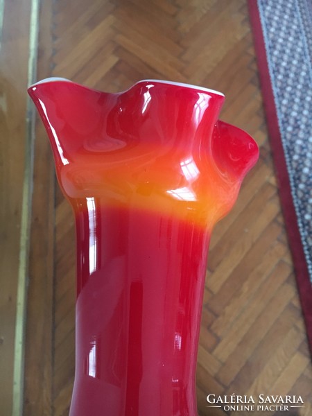 Michael Bang design, formába fúvott vörös réteges váza, Holmegaard, Dánia