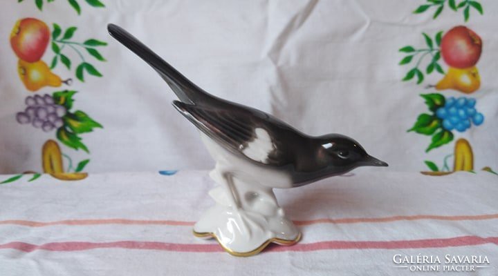 Neutettau bird, hand painted restored