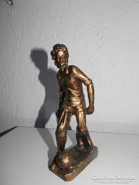Bronzed statue: soccer player with jersey number 10.