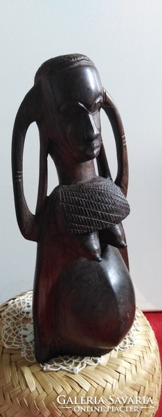 Afrikai fa szobor, fafaragás, ébenfából készült, föld anya, a XX szd második feléből