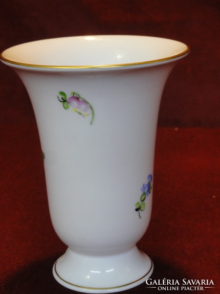 Herend porcelain vase, showcase quality, flower pattern. He has!