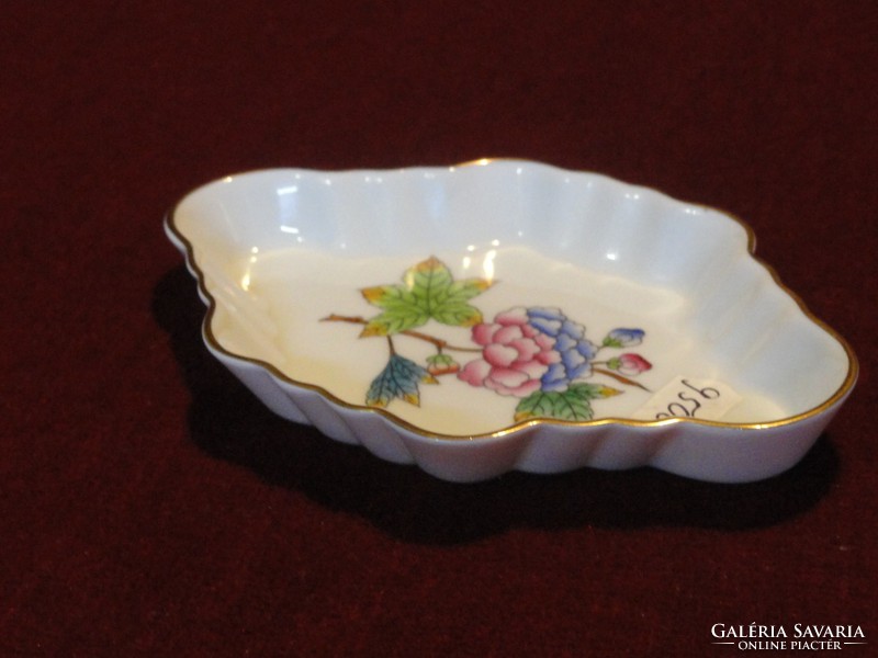 Herend porcelain bowl with Victoria pattern, marked: 7737/vbo. He has!