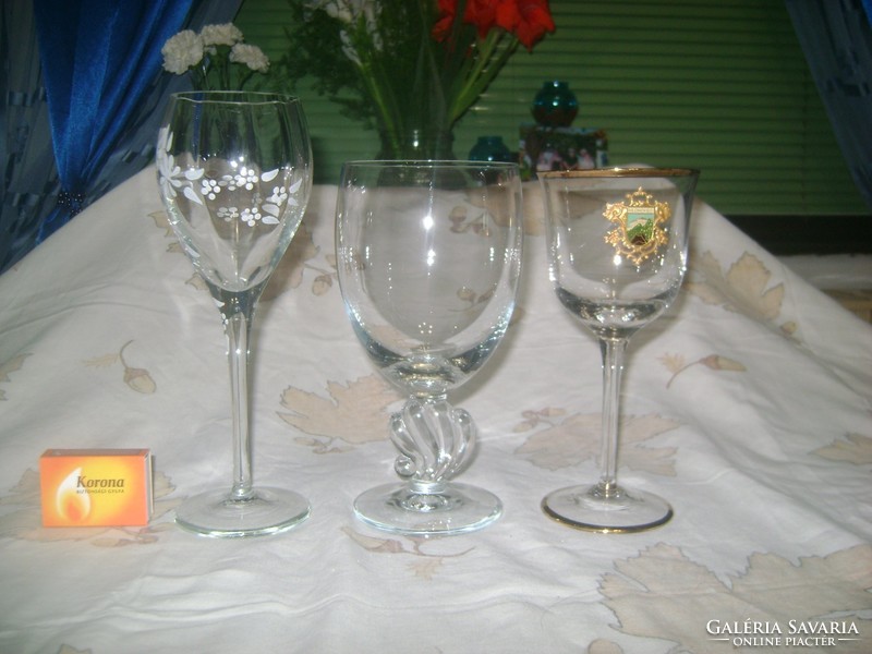 Gyűjtői talpas pohár - három darab együtt