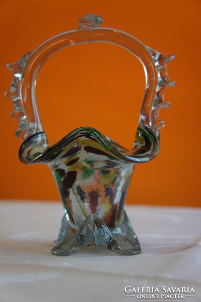 Muranoi jellegű üvegkosár.