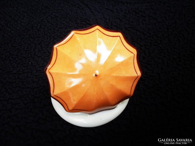 Hollóházi esernyős nyuszik narancssárga esernyővel 