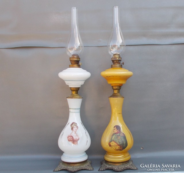 Kerosene lamp with pair of Napoleon, Josephine