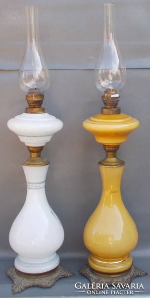 Kerosene lamp with pair of Napoleon, Josephine