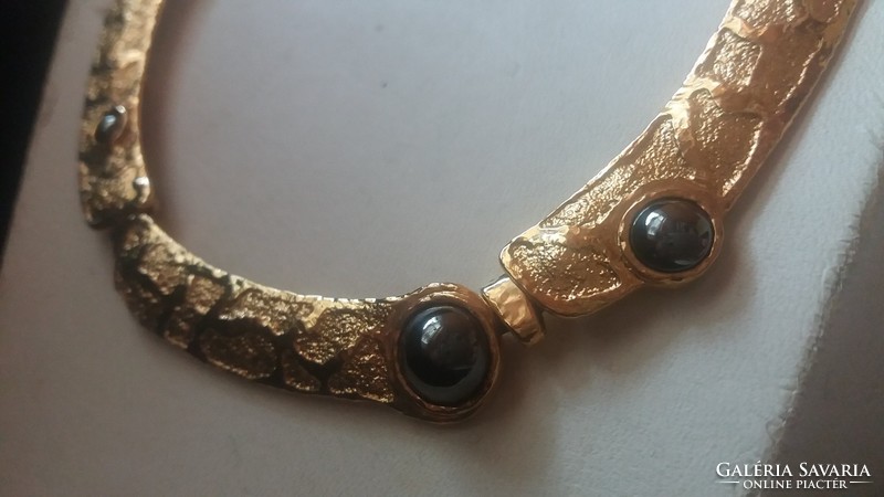 Desinger in gilded silver with onyx stone