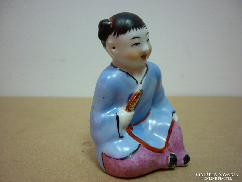 Kinai porcelán figura