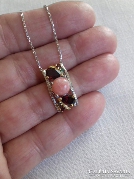 Delightful natural opal & garnet 2-tone pendant, chain 925 silver