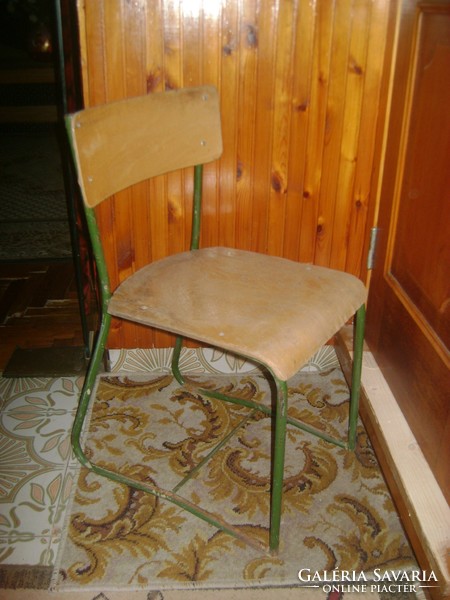Retro tubular frame school chair - even for the terrace