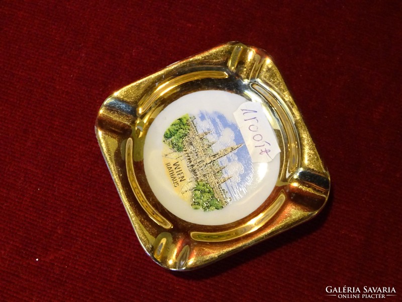 Austrian porcelain commemorative ashtray. Wien rathaus with a view. He has!