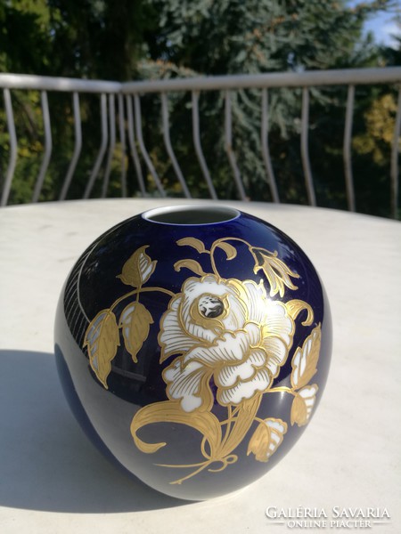 Wallendorf globe vase