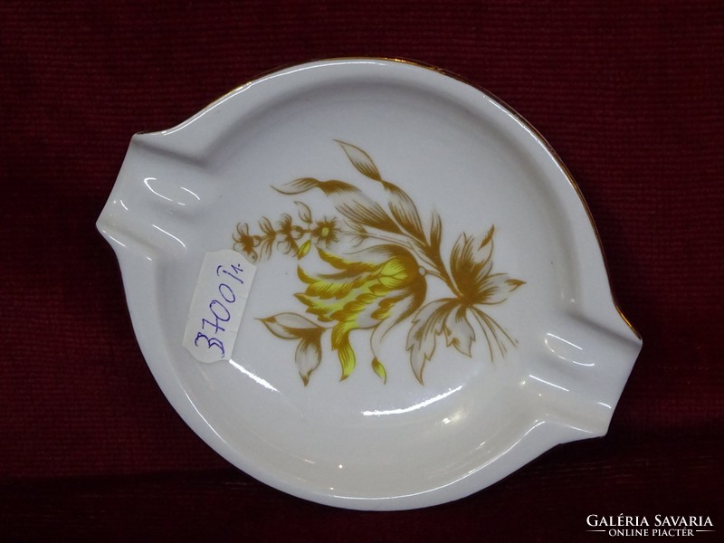 Raven Háza porcelain ashtray with a brown floral pattern. He has!