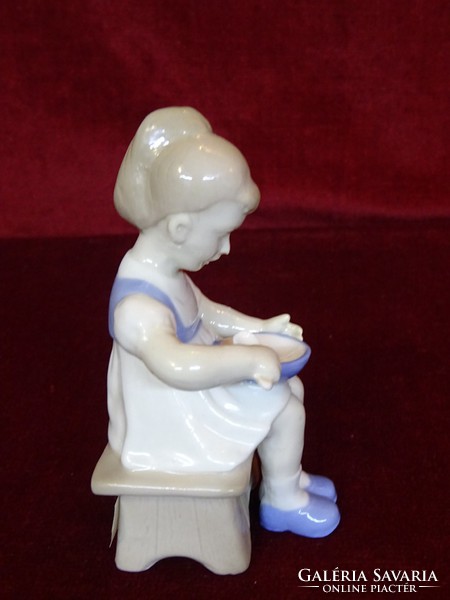 Grafenthal Thuringian German porcelain girl having lunch, no.: 21846, from 1960. 10.5 cm high. He has!