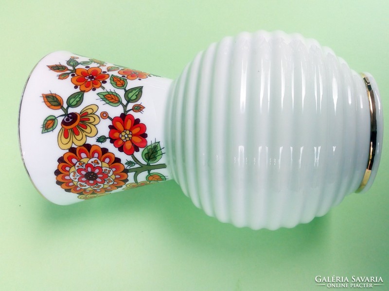 Retró szép formatervezett porcelán váza