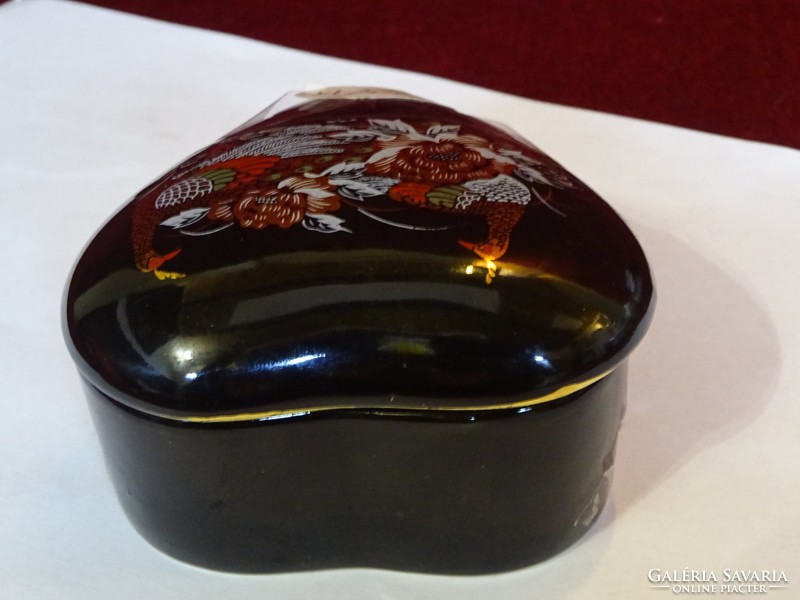 Taiwni fekete porcelán ékszertartó, szív alakú, páva díszítéssel, aranyozott. Vanneki!