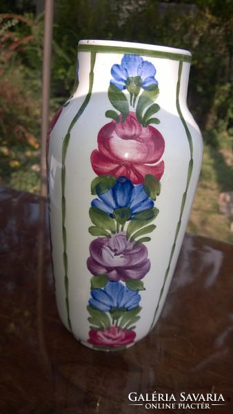 Kispest -antik porcelán váza -Népi motívumokkal díszítve ép szép db.