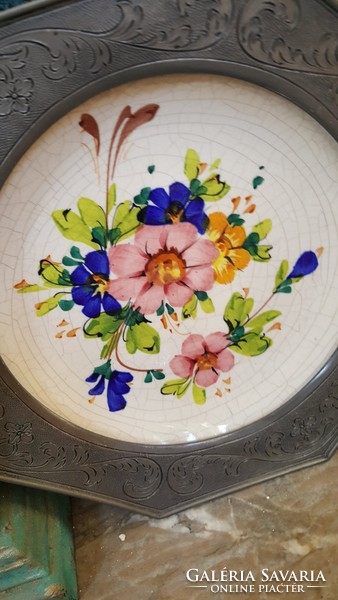 Porcelán fali tányér ón keretben - Olasz termék -
